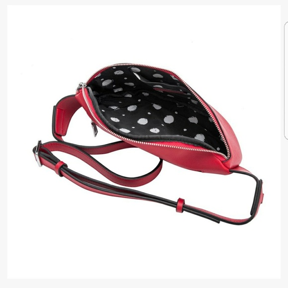 💕Vegan Red Pouch!💕 - Picture 4 of 8